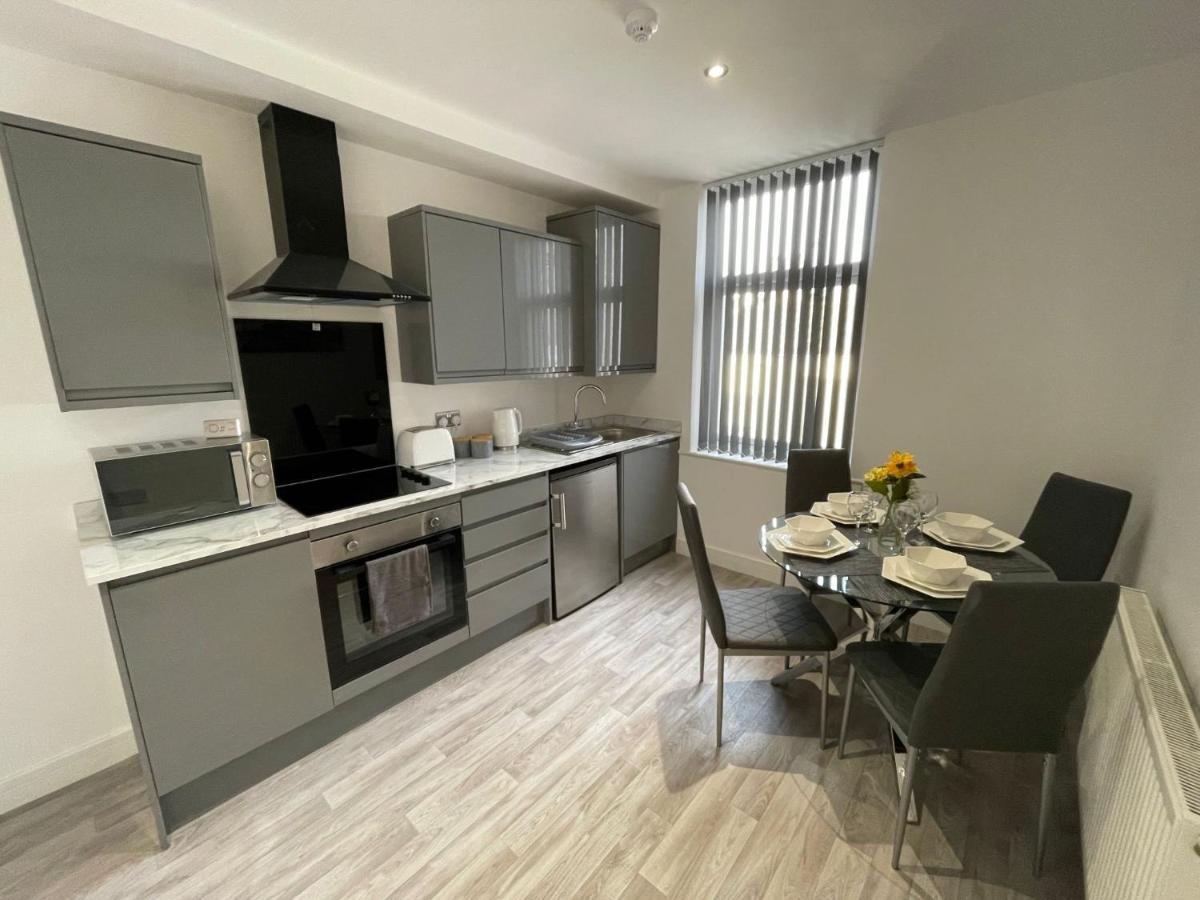 Newly Refurbished Clarendon Apartments, Free Wifi, Parking Apartment